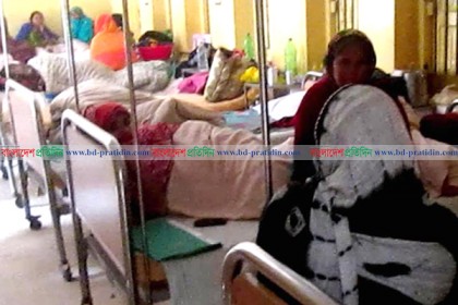 এক ডাক্তার দিয়ে চলছে লালপুর স্বাস্থ্য কমপ্লেক্স, বেহাল অবস্থা 