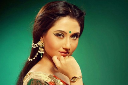 ফের একবার অন্যরকম চরিত্রে স্বস্তিকা (ভিডিও) 