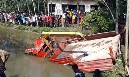 শরণখোলায় ট্রাক উল্টে ২ শ্রমিক নিহত, আহত ৮