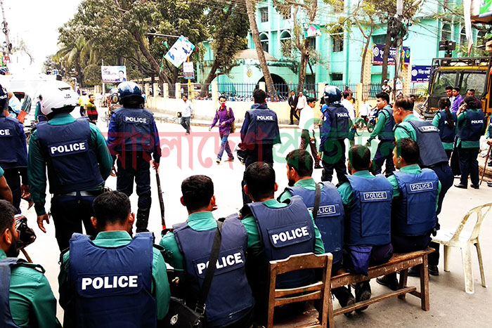 খুলনায় থমথমে পরিস্থিতি, জনমনে আতঙ্ক