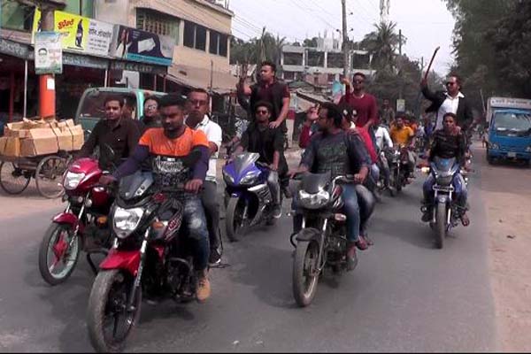 সাতক্ষীরায় সন্ত্রাস ও জঙ্গি বিরোধী মিছিল

