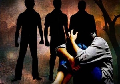 অটোতে ছেলের সামনে মায়ের শ্লীলতাহানি