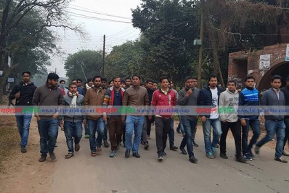 সতর্ক অবস্থানে জাবি ছাত্রলীগ, বিক্ষোভ মিছিল