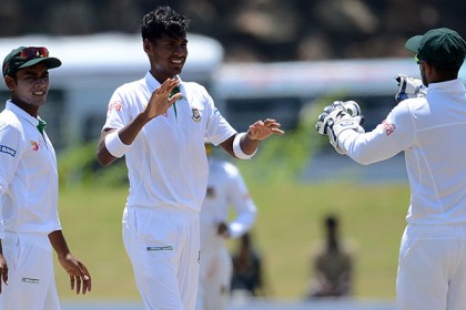 টসে হেরে ফিল্ডিংয়ে বাংলাদেশ