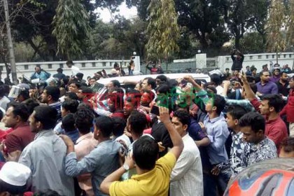 'নেত্রী মোদের মা, জেলে যেতে দেব না'