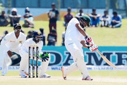 ১৩ রানে ৩ উইকেট হারিয়ে বিপর্যয়ে টাইগাররা