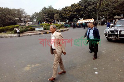 রাজপ‌থে নাম‌লেন ফখরুলসহ কেন্দ্রীয় নেতারা