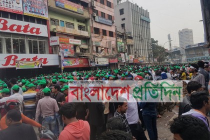 'ডাক দিয়েছে সম্রাট ভাই, ঘরে থাকার সময় নাই'