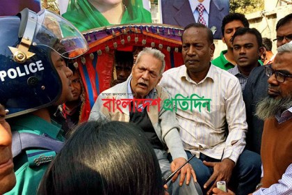 খালেদার রায়ের দিন হঠাৎ রাজপথে কবীর হোসেন
