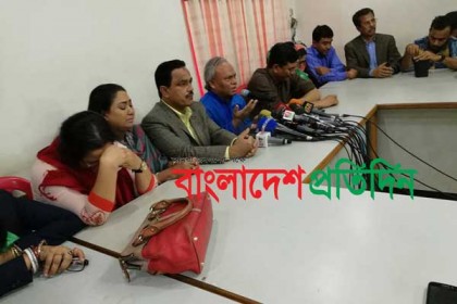 সংবাদ সম্মেলনে কাঁদলেন রিজভীসহ অন্যান্য নেতাকর্মী