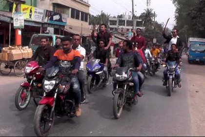সাতক্ষীরায় সন্ত্রাস ও জঙ্গি বিরোধী মিছিল

