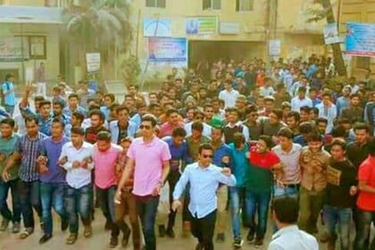 খালেদার রায়: টানা তিন দিন ধরে রাজপথে জবি ছাত্রলীগ 