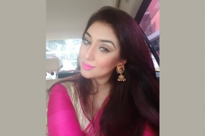 কার জন্য অপুর এই সেলফি?