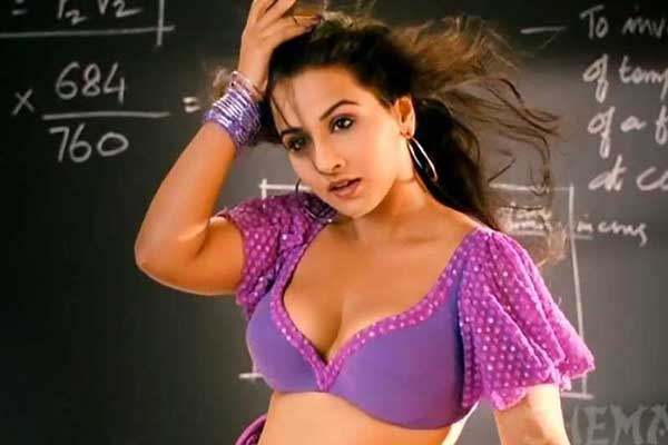 বিদ্যাকে ছুঁয়ে দেখতে চেয়েছেন ভক্ত!