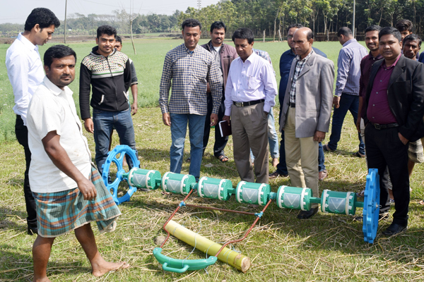 মাগুরায় ড্রাম-সিডার প্রযুক্তিতে ধানের বীজ বপন শুরু
