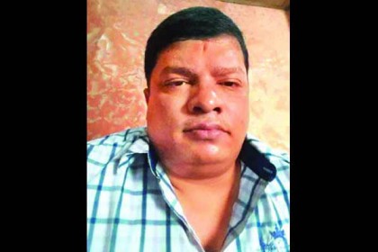 পিস্তল কেড়ে নিয়ে গুলি করা হয় হারুণকে
