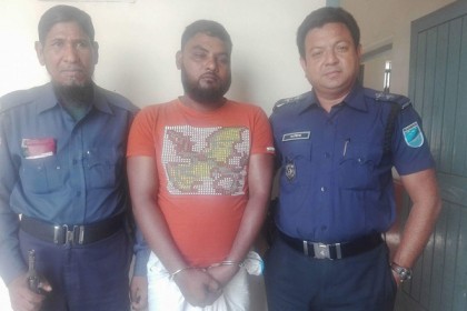 রাস্তায় ফেলে স্ত্রীকে পেটানো সেই স্বামী গ্রেফতার