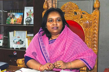চিকিৎসার জন্য সিঙ্গাপুরে আইভী