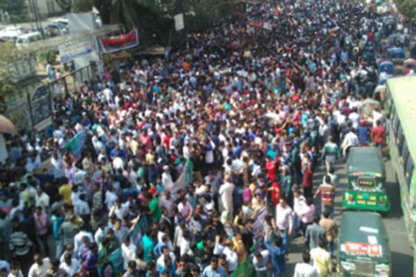 খালেদার মুক্তির দাবিতে প্রেসক্লাবের সামনে মানববন্ধন