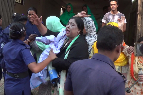 নেত্রকোনায় পুলিশি বাধায় মহিলা দলের কর্মসূচি পন্ড 

