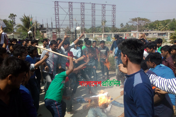 বাগেরহাটে মেরিন ইন্সটিটিউট অধ্যক্ষের পদত্যাগ দাবিতে শিক্ষার্থীদের বিক্ষোভ 