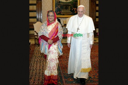 পোপের সঙ্গে প্রধানমন্ত্রীর সাক্ষাৎ
