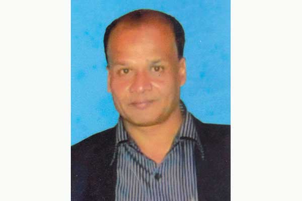 ক্যান্সার জয় করে বাঁচতে চান সাংবাদিক নজরুল 