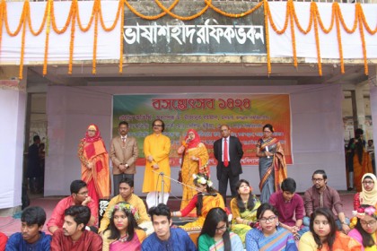 জবির বিভিন্ন বিভাগে বসন্তোৎসব উদযাপন

