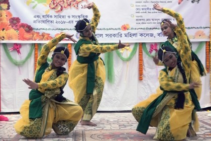 বরিশালে নানা আয়োজনে বসন্তবরণ

