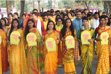 খুলনা বিশ্ববিদ্যালয়ে উৎসবমুখর পরিবেশে বসন্ত বরণ
