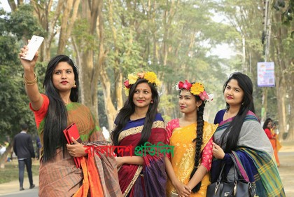 বসন্তের রঙে রঙিন রাবি ক্যাম্পাস
