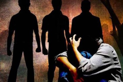 গৃহবধূকে তুলে নিয়ে রাতভর গণধর্ষণ
