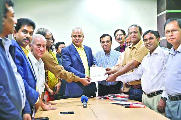 চেয়ারম্যান অ্যাওয়ার্ডে সম্মানিত তমাল