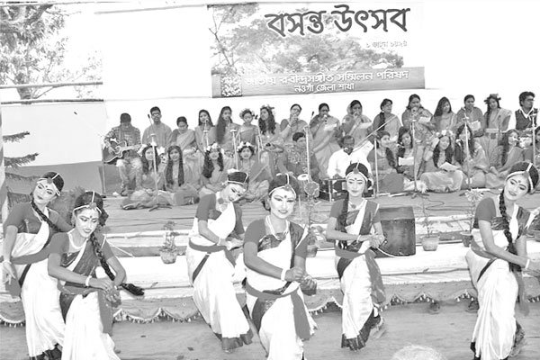 বসন্তে রঙিন সারা দেশ