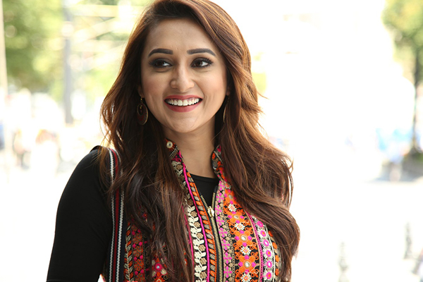 সোশ্যাল মিডিয়ায় ঝড় তুলেছে মিমির খোলামেলা ভিডিও