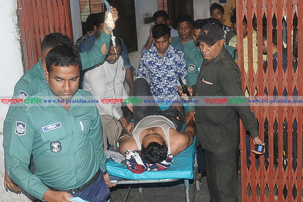 চট্টগ্রামে চেকপোস্টে পুলিশকে গুলি করে পালালো সন্ত্রাসী  
