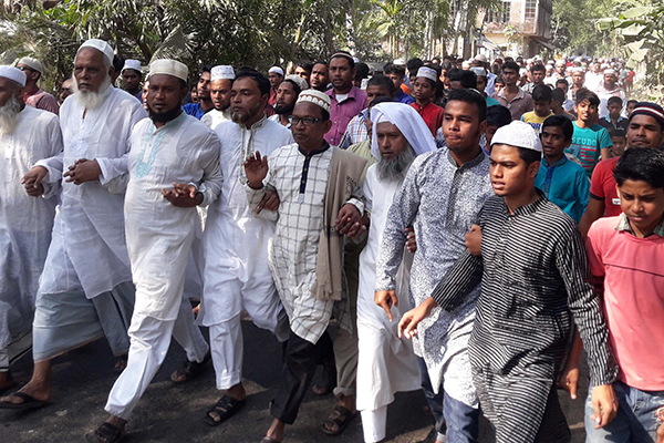 লক্ষ্মীপুরে সাংবাদিক পলাশের খুনিদের গ্রেফতারের দাবিতে বিক্ষোভ 