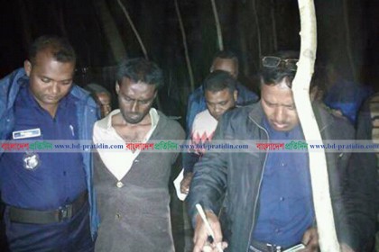 টাকা না পেয়ে পিতাকে কুপিয়ে হত্যা, ছেলে আটক