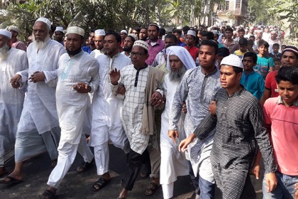 লক্ষ্মীপুরে সাংবাদিক পলাশের খুনিদের গ্রেফতারের দাবিতে বিক্ষোভ 