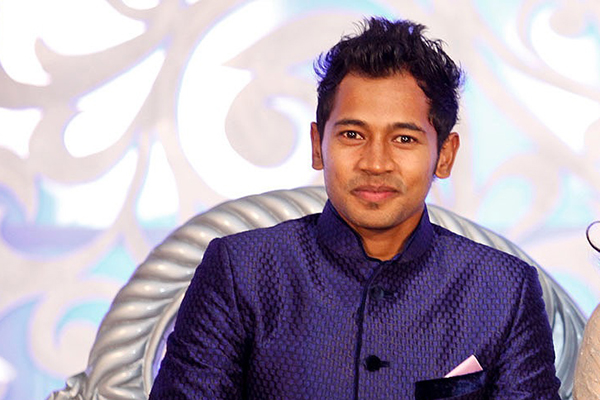 জাবিতে গুণীজন সম্মাননা পেলেন মুশফিক  