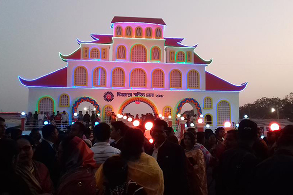 দিনাজপুরে বাণিজ্য মেলায় উপচে পড়া ভিড়