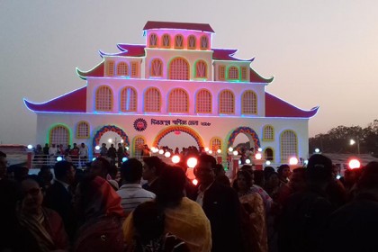 দিনাজপুরে বাণিজ্য মেলায় উপচে পড়া ভিড়
