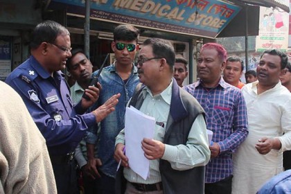 ঠাকুরগাঁওয়ে বিএনপির গণস্বাক্ষর কর্মসূচিতে পুলিশের বাধা

