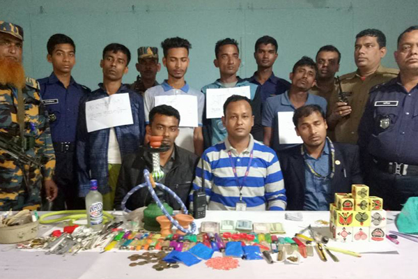নোয়াখালীতে মাদকসহ আটক ৪

