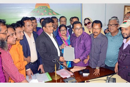বগুড়া জেলা প্রশাসকের কাছে বিএনপির স্মারকলিপি প্রদান 