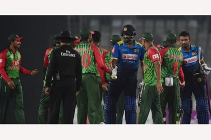 টসে জিতে বোলিংয়ে বাংলাদেশ