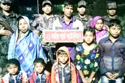 বাংলাদেশে অনুপ্রবেশকালে বেনাপোলে শিশুসহ আটক ৩২