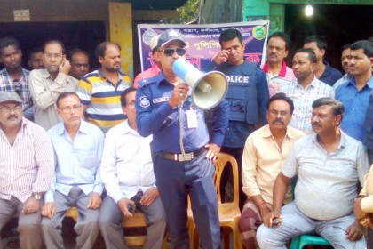 কলাপাড়ায় অপরাধ নির্মুল ও আইনশৃঙ্খলা-সংক্রান্ত মতবিনিময় সভা 

