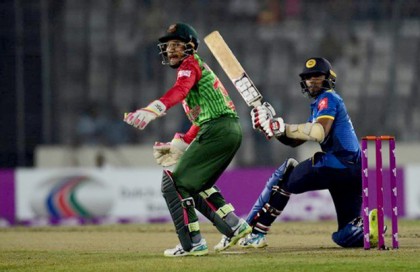 বড় সংগ্রহের পথে লঙ্কানরা