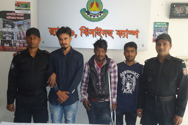 ঝিনাইদহে হত্যাকাণ্ডের দায়ে গ্রেফতার ৪, রক্তমাখা ছুরি উদ্ধার

